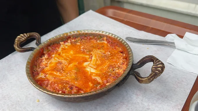 Bakır tavada menemen